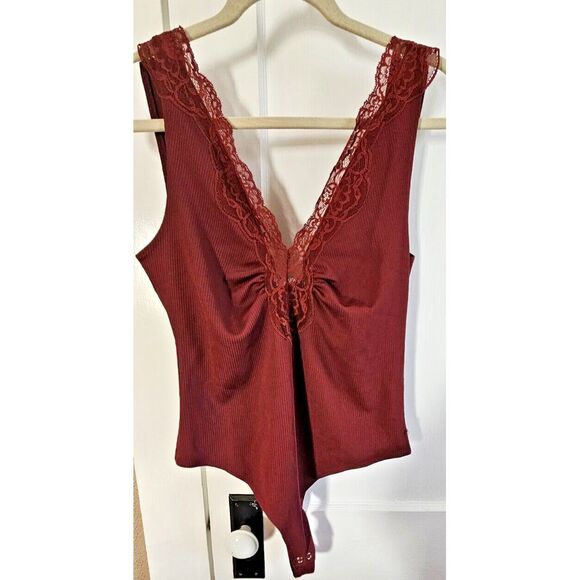 Free People Bodysuit Women's First Call Wine‎ Lace V-neckline Snap Close Large - Picture 1 of 9